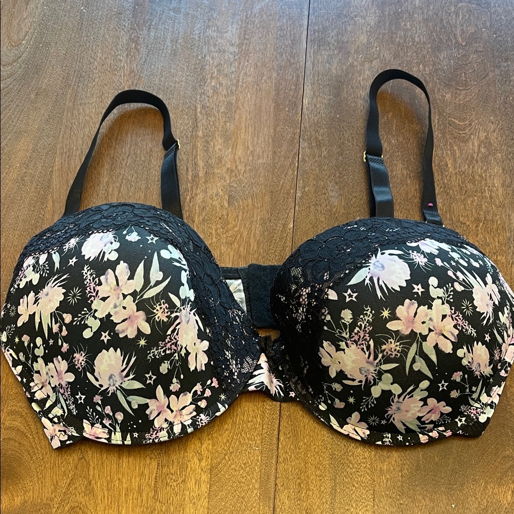 Carisma- 40DD Floral Lace Women's push-up Bra - Black and Pink